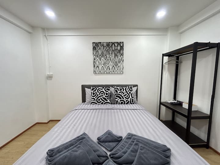 Bedroom 4: Features 1 Queen-size bed with quality bed sheets, an ensuite bathroom, a balcony, and a closet.