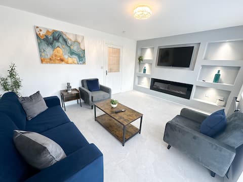 Fullerton House by Blue Skies Stays