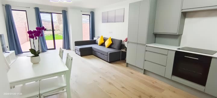Spacious 2b2b Apartment With Garden In Hammersmith - London