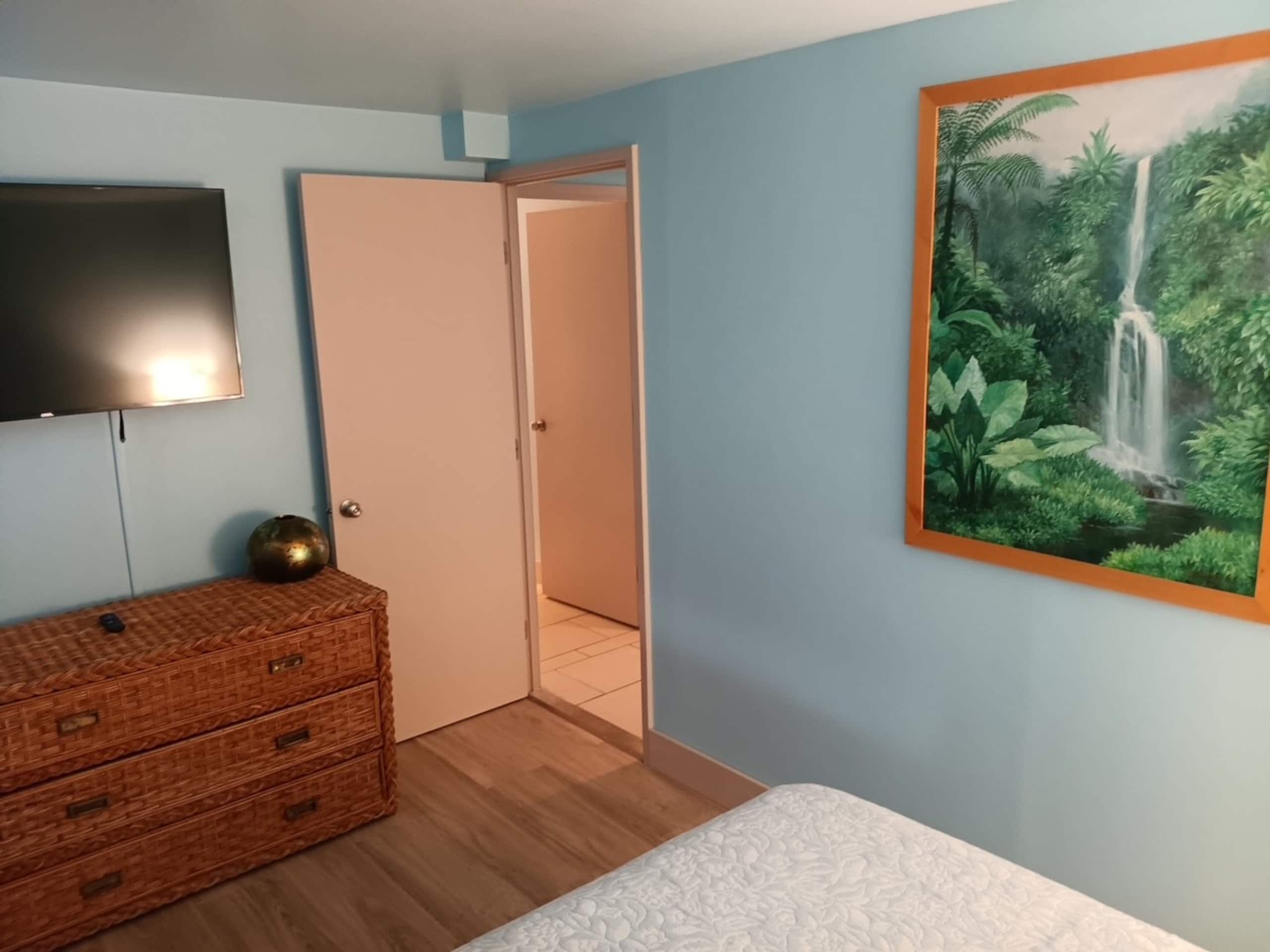 Hotel in Honolulu · ★4.53 · 3 bedrooms · 3 beds · 1 private bath - Image 4
