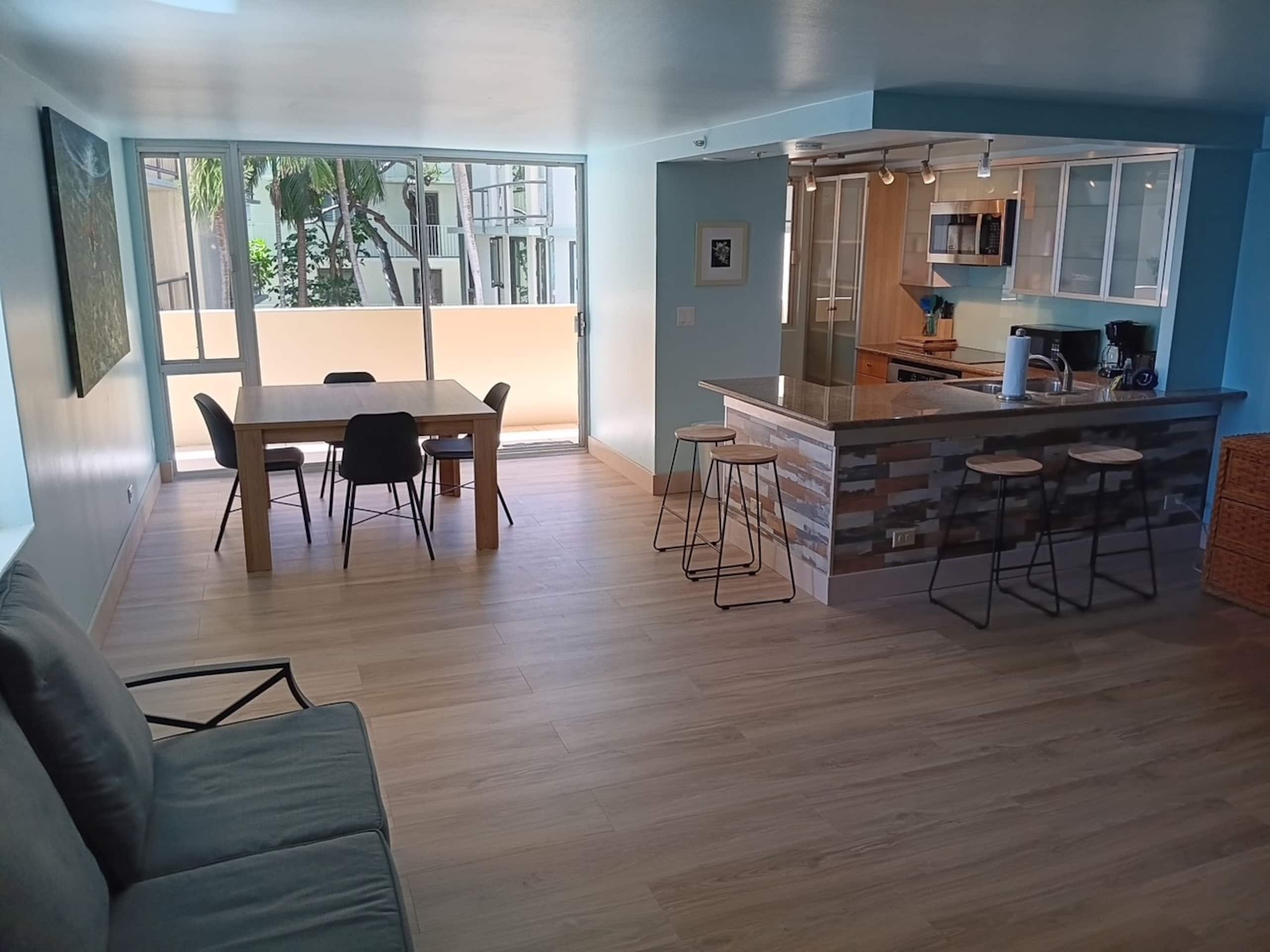Hotel in Honolulu · ★4.53 · 3 bedrooms · 3 beds · 1 private bath - Image 5