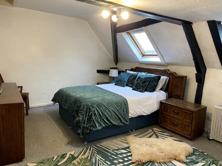 2 Bed Period Flat With Parking - Ross-on-Wye
