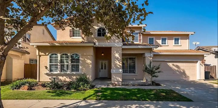 Beautiful/spacious Midterm Home - Rocklin, CA