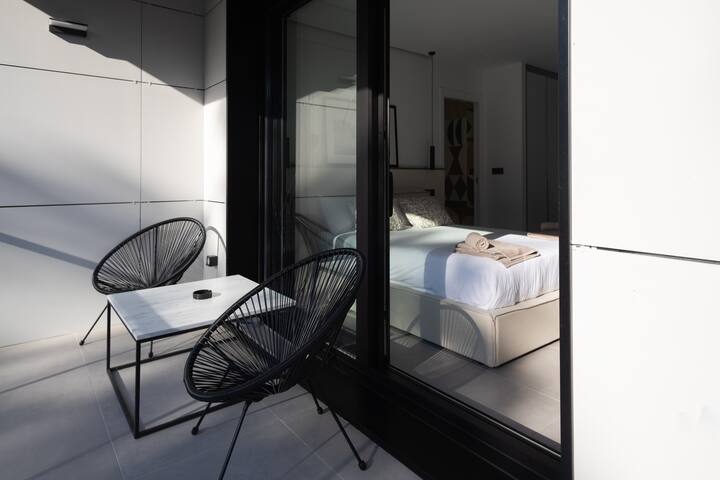 Moderna Villa con piscina gallery image 4