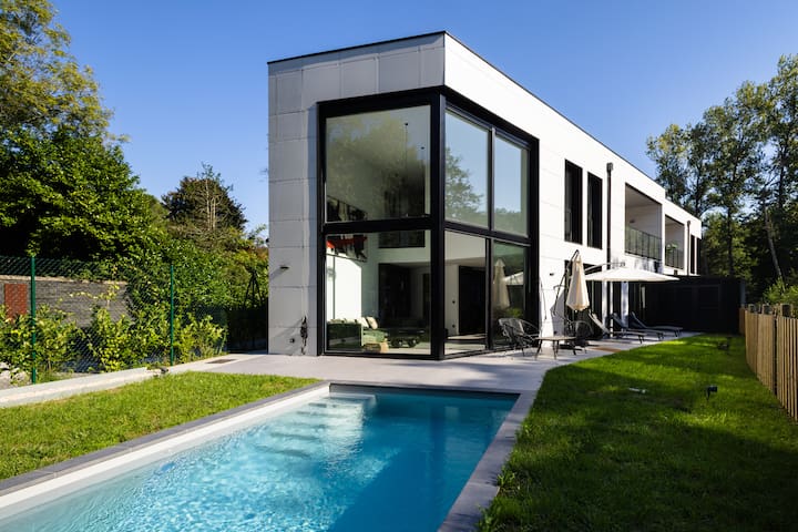 Moderna Villa con piscina