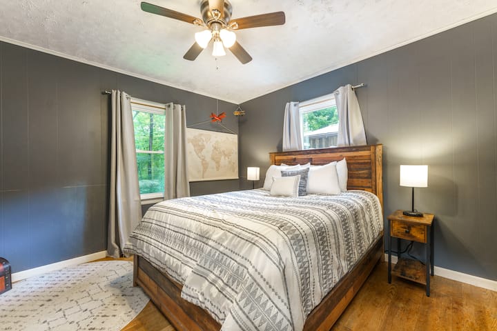 Uživajte u mirnom snu u rustikalnom smještaju s pogledom na prirodu i elegantnim uređenjem!