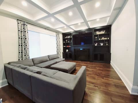 Top performing Airbnb: Luxe Haven Heated Pool Sauna Gym in Etobicoke Centre