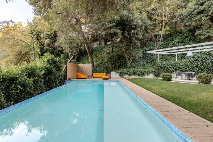 Elegant Luxury Retreat w/ Pool & Modern Touches gallery image 5