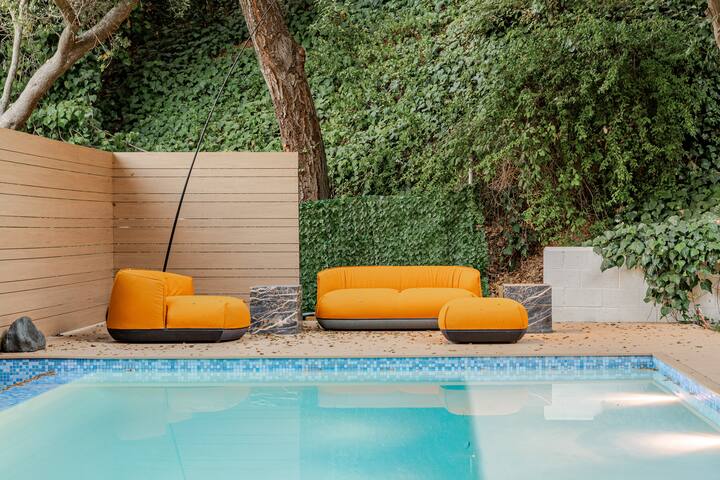 Elegant Luxury Retreat w/ Pool & Modern Touches gallery image 4