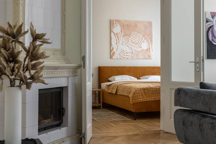 Spacious 3bd Old Town apartment with view & AC gallery image 4