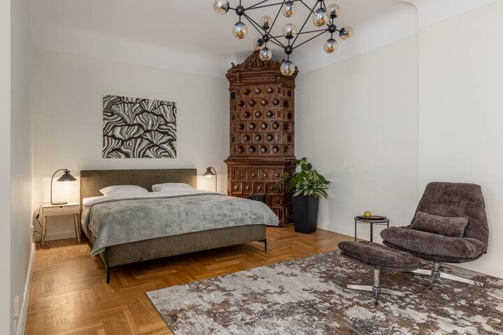 Spacious 3bd Old Town apartment with view & AC gallery image 2