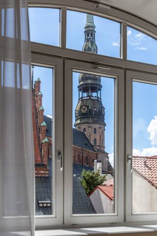 Spacious 3bd Old Town apartment with view & AC gallery image 3