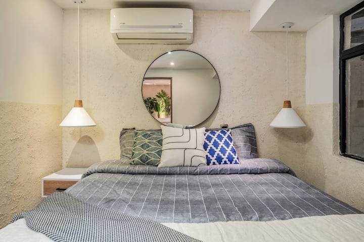 מיטת קווין 
- מיזוג אוויר
