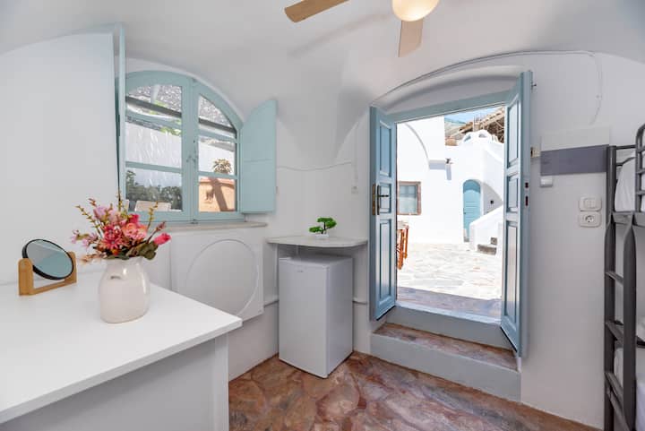 Μέσα στον ξενώνα