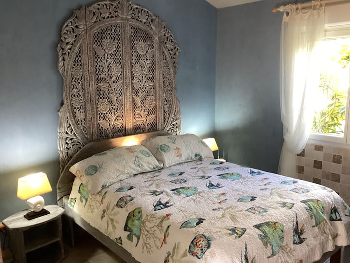 Spavaća soba 2 bračna kreveta (širine 150-179 cm) u prizemlju s kupaonicom