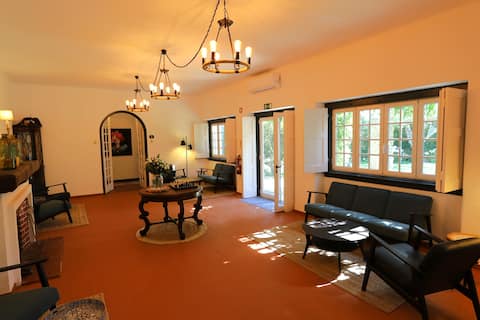 Popular Airbnb listing: Charming Urban Farmhouse in Sintra - Garden Studio in União Das Freguesias De Sintra (Santa Maria E São Miguel, São Martinho E São Pedro De Penaferrim)