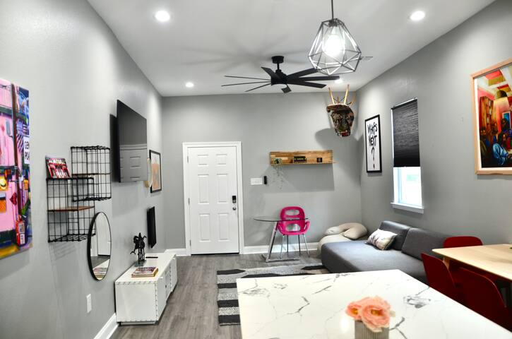 Luxurious St. Roch Art House gallery image 3