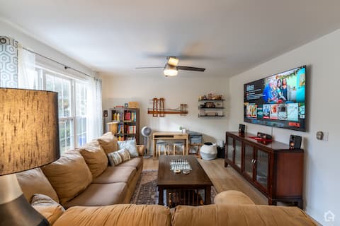 The Homestead | King Bed & Home Theater