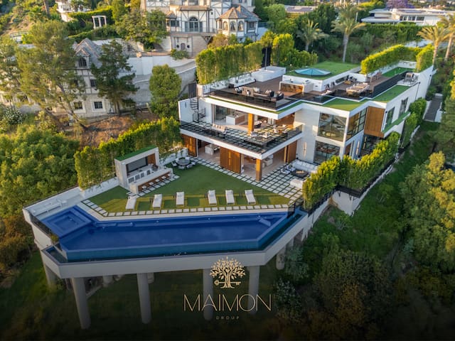 Secluded Paradise w/ Spa & Rooftop Lounge