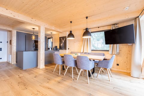 Superior Chalet # 13 with Sauna & Hot Tub