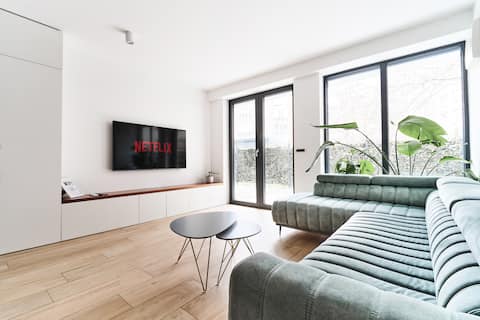 Popular Airbnb listing: Matic’s Atrium Designer Apartment in Četrtna Skupnost Bežigrad