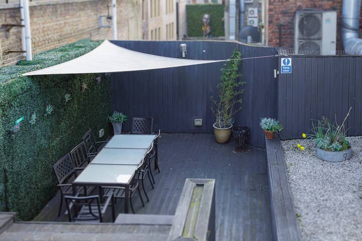 Stylish Soho Penthouse, large roof terrace gallery image 3