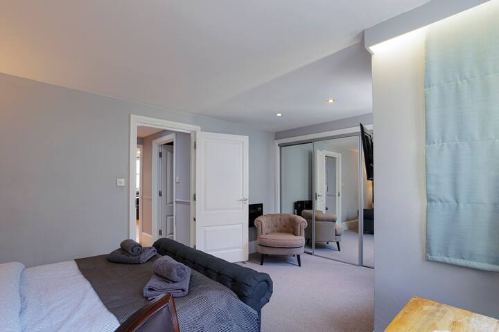 Stylish Soho Penthouse, large roof terrace gallery image 5