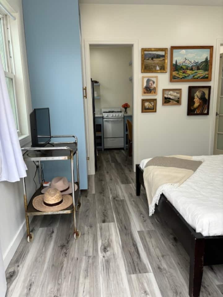 Cozy Studio Steps From The Ocean - Torrance, CA
