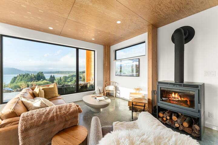 Hot Tub & Amazing Ocean View |The Simple Peak *New gallery image 5