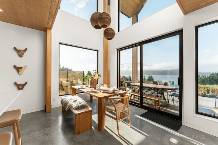 Hot Tub & Amazing Ocean View |The Simple Peak *New