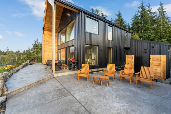 Hot Tub & Amazing Ocean View |The Simple Peak *New gallery image 4