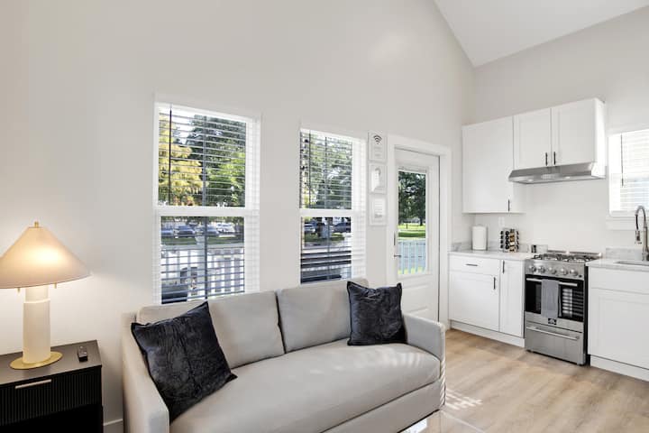 Newly Built Cottage In Downtown Mobile, Walkable! - Mobile, AL