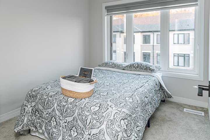 Cozy One Bedroom In New Townhouse - St. George, Canada