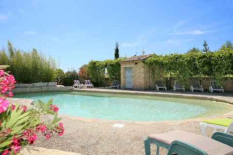 La Glycine, 6/8 pers cottage in Provençal farmhouse