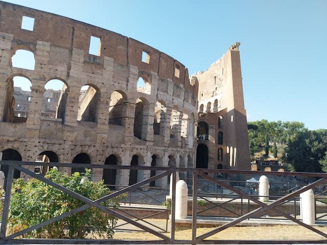 Casa luminosa e spaziosa con vista su Colosseo