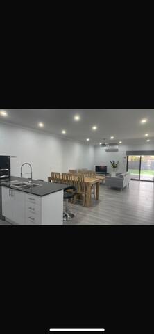 Quiet Spacious Family House Mount Druitt gallery image 3