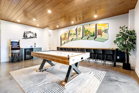 New Mtn View Cabin with Hot Tub and Games