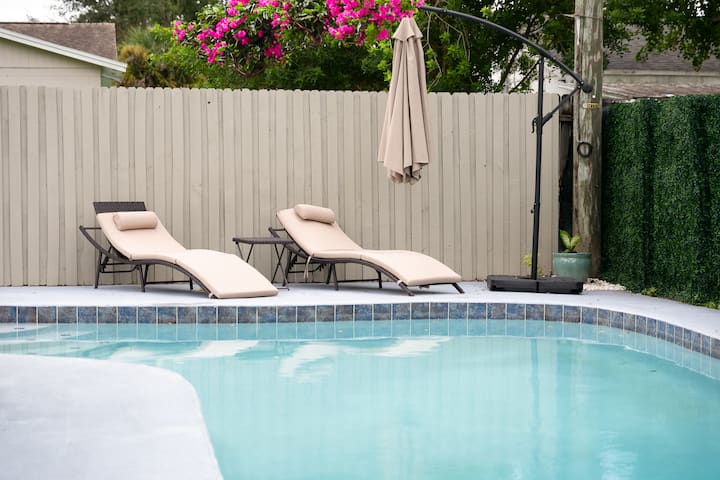 Contemporary Home W/ Private Pool, Near Parks - Kissimmee, FL