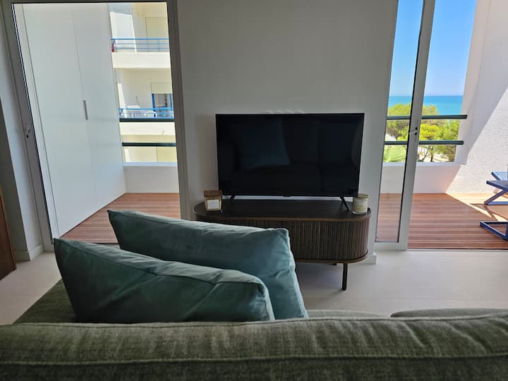 Front Line On The  Beach, Pool, Parking, Terrace - Quarteira