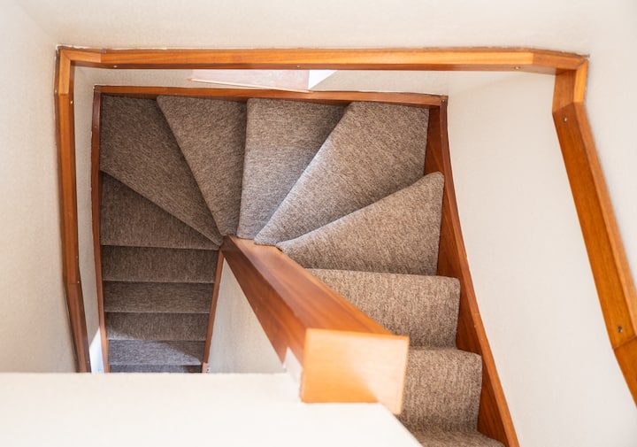 通往塔楼第3间卧室的楼梯