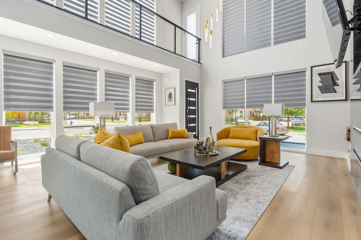 Top performing Airbnb: Luxurious 5 BD 5 BA Home|Rooftop + Hot tub + Grill in Muncie