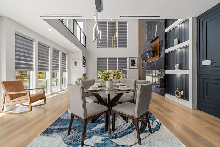 Luxurious 5 BD 5 BA Home|Rooftop + Hot tub + Grill gallery image 4