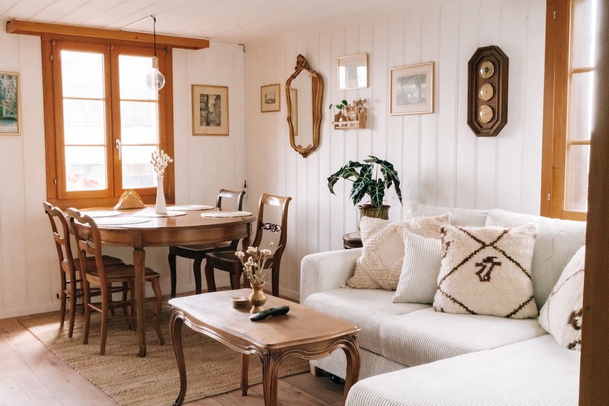 Top Airbnb: Sungalow | Vintage-Chic Panoramic Alp Chalet in Beatenberg