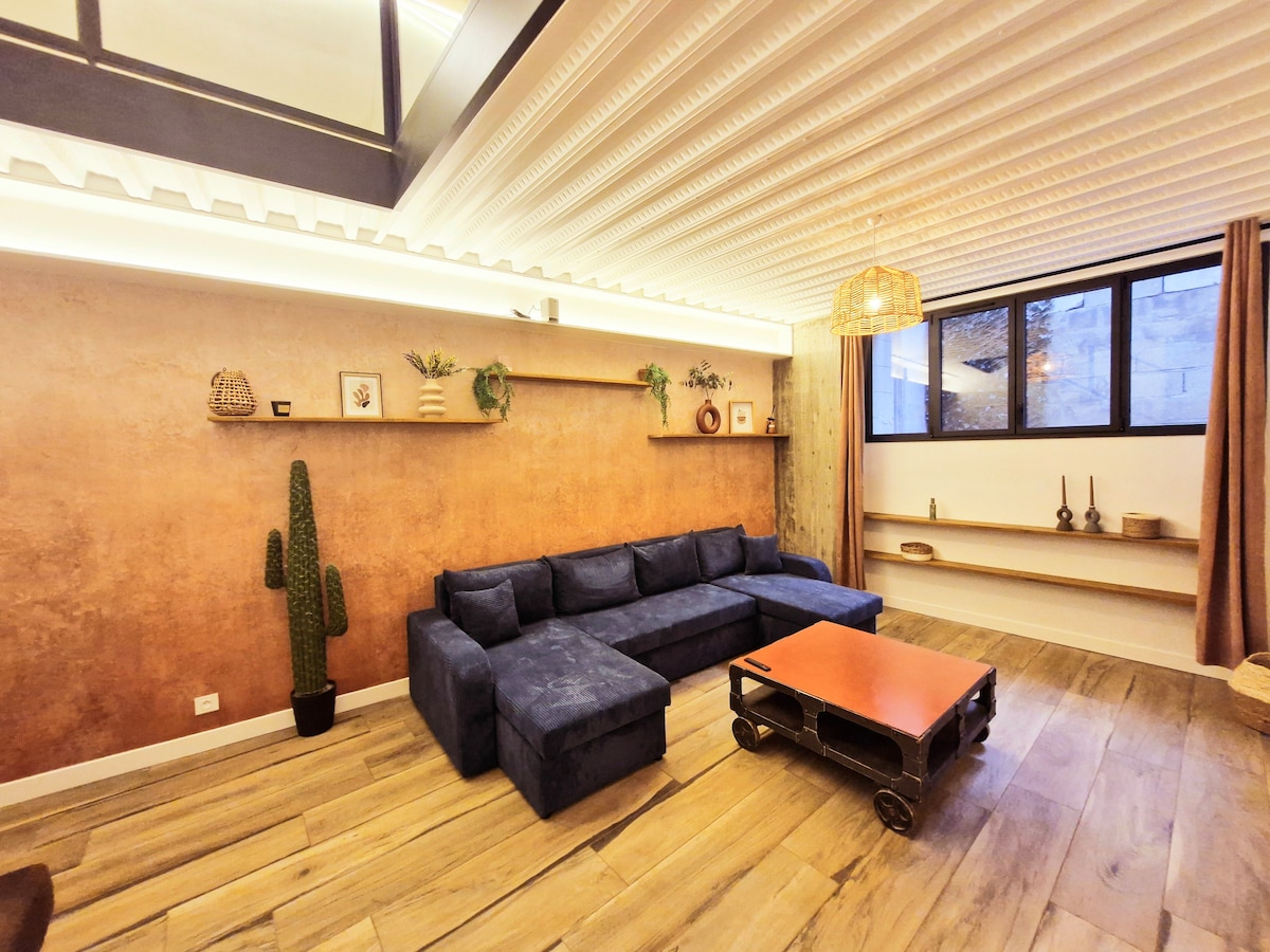 Top performing Airbnb: "Camille" apartment, center in Clichy