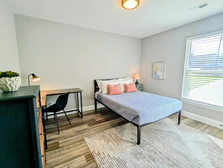 Rechterkant van duplex - tweepersoonsslaapkamer met bureau