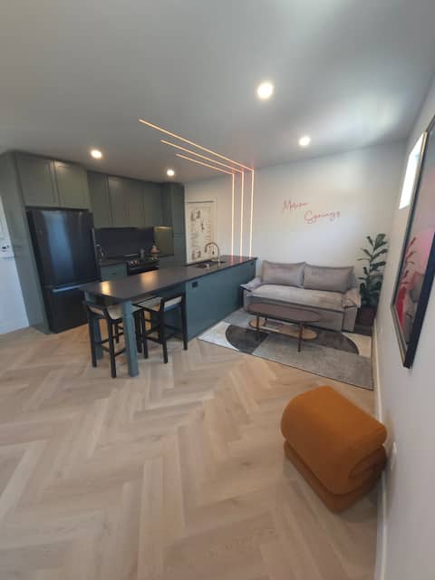 Successful Airbnb property: Private Carriage House w Parking. No Cleaning Fees in Whittier
