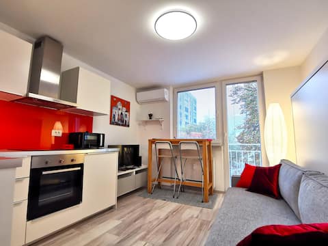 Popular Airbnb listing: Apartment Studio My Residence in Četrtna Skupnost Center