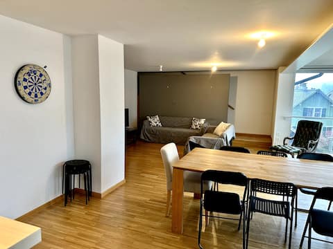 Spacious sunny apartment with dart board!