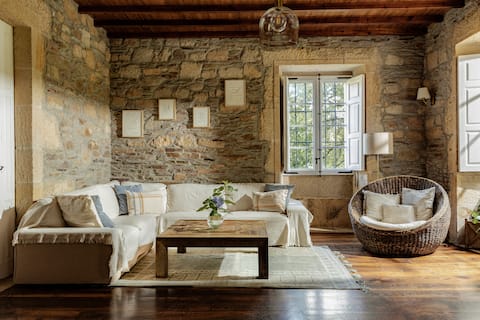 Successful Airbnb property: Historic Country House for Groups · Sleeps 20–25 in Lugo