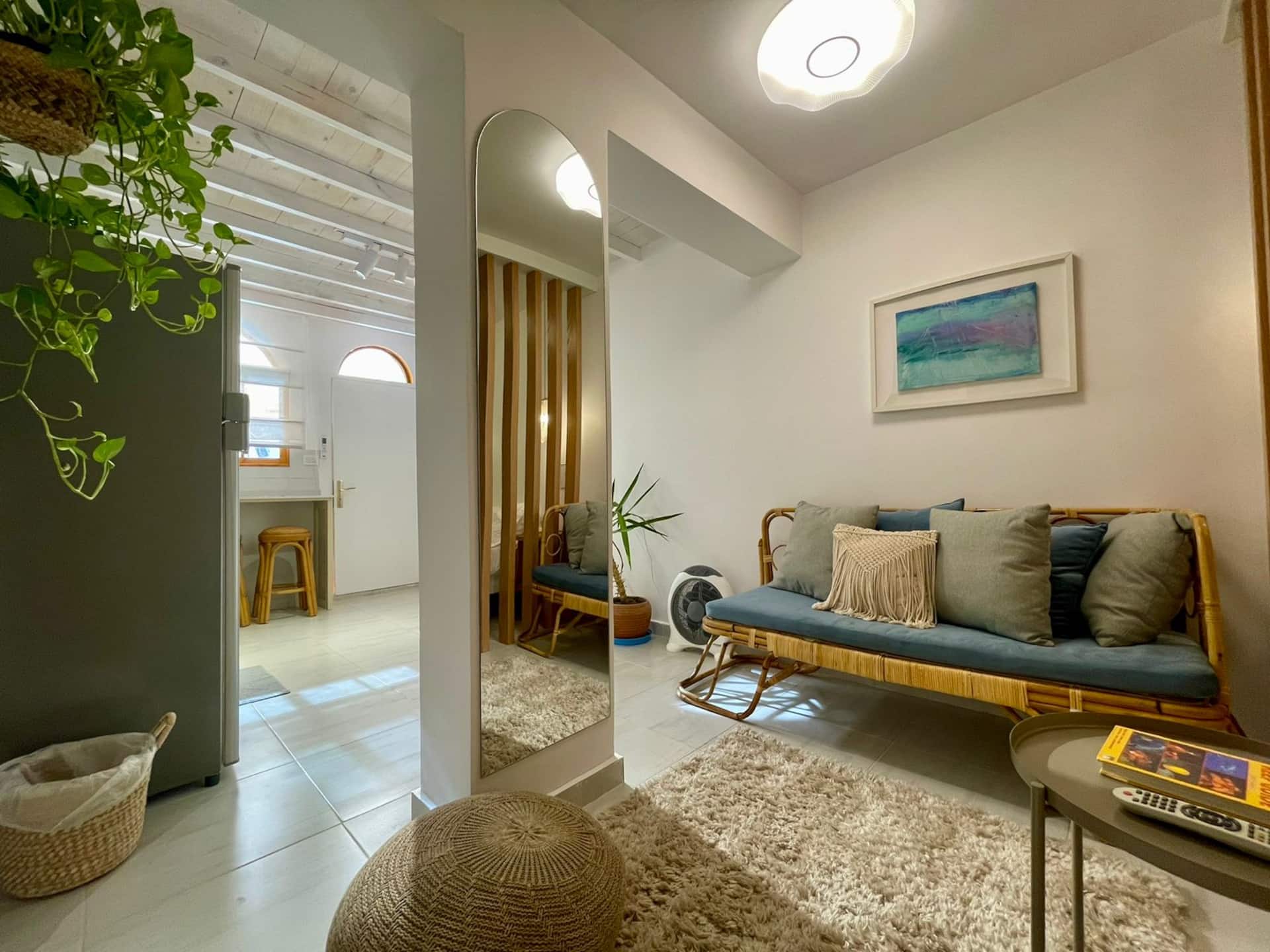 Elegant coastal apartment, few steps from the sea.